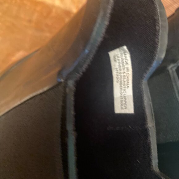 Michael Kors Black Rubber Booties Size 9 EUC - Picture 2 of 8